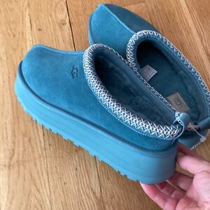 UGG Womens Tazz  II Platform Deep Ice Suede shoes.Highly rated